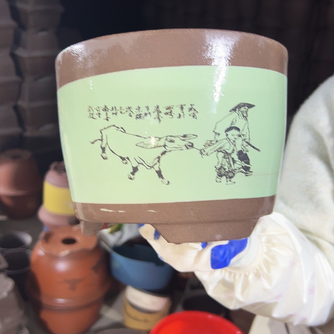 16绿色放牛娃笔筒花盆