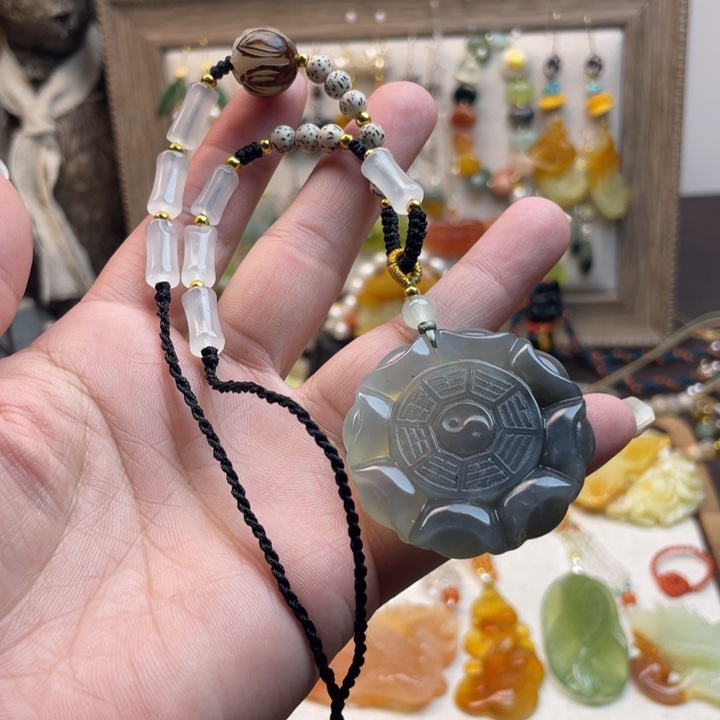 蛇纹石玉吊坠未镶嵌