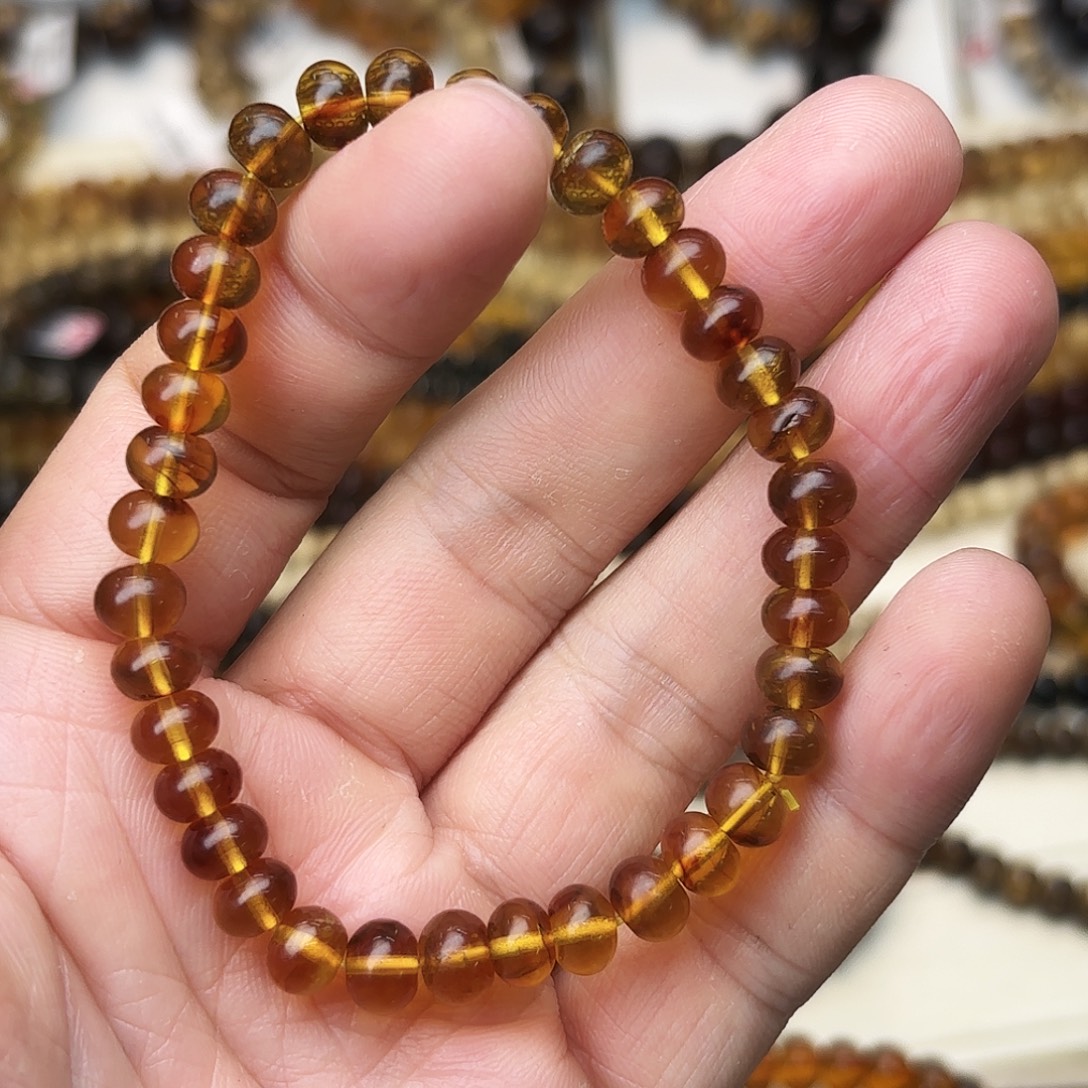 琥珀未镶嵌裸石七