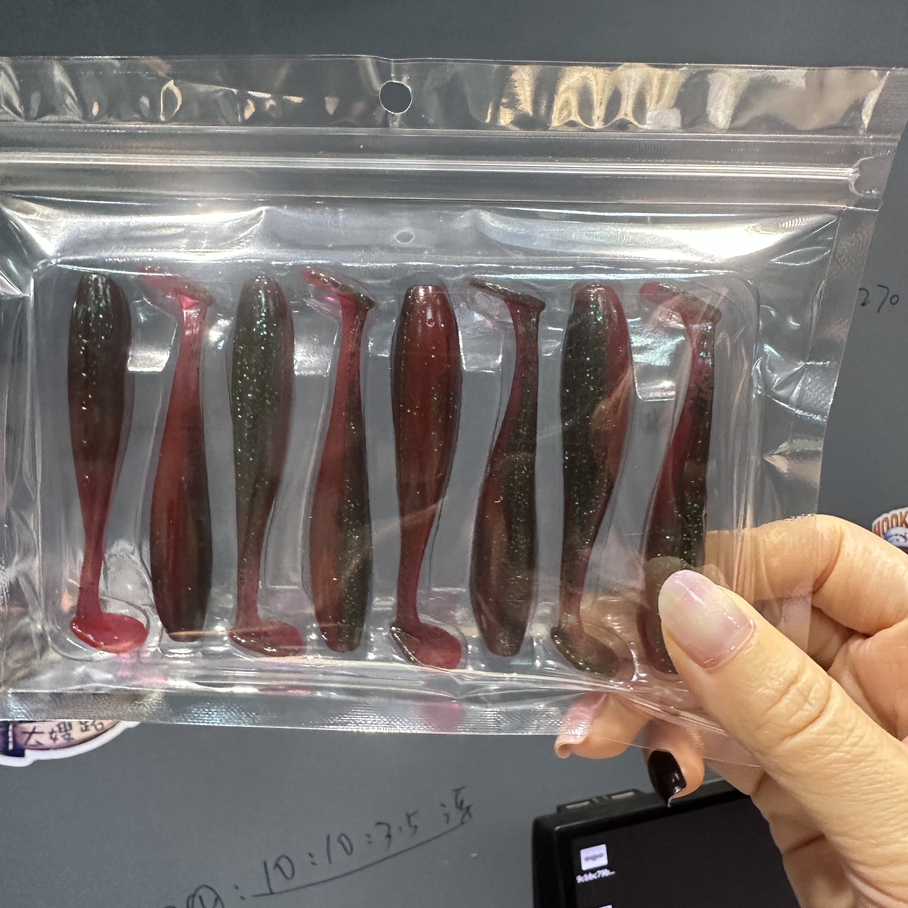 酒红色大T尾