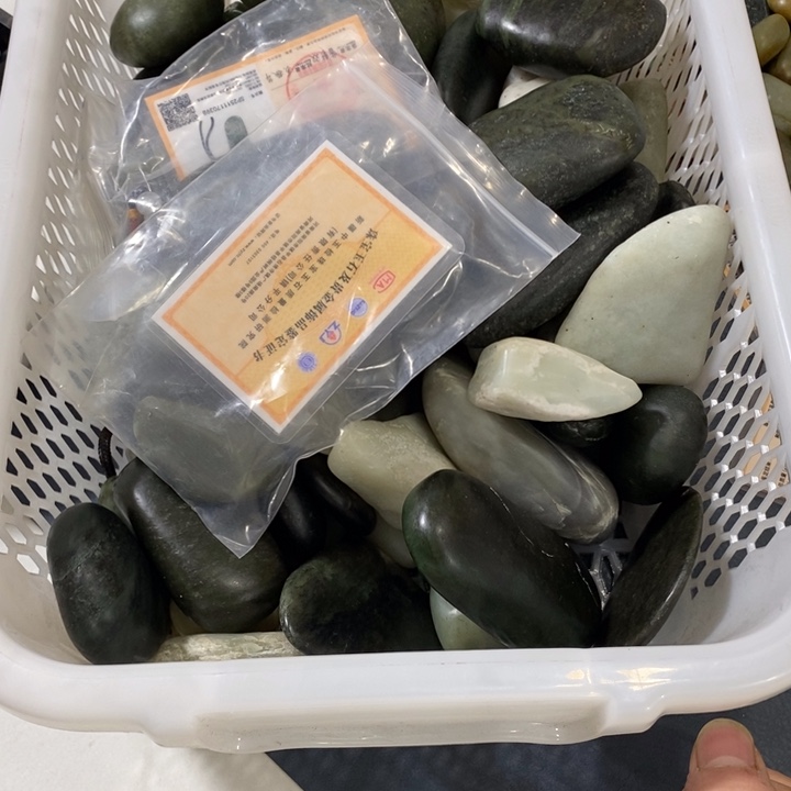 风***子和田玉（糖玉）未镶嵌挂件