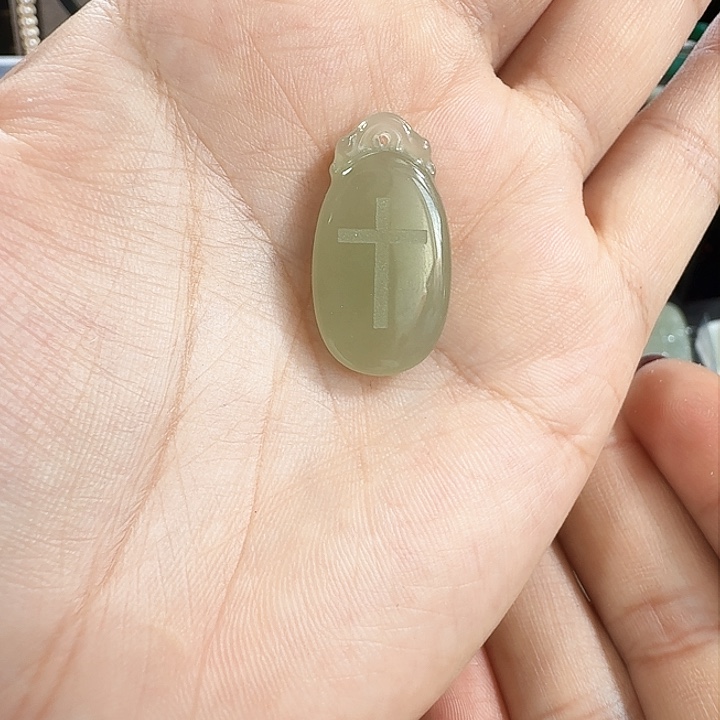 颈饰未镶嵌和田玉清货有瑕疵不退换