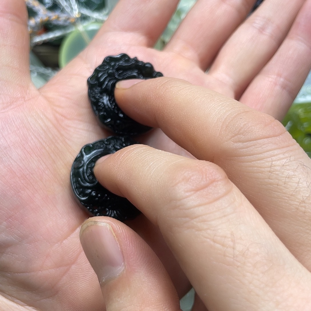 栽***戈蛇纹石玉未镶嵌颈饰