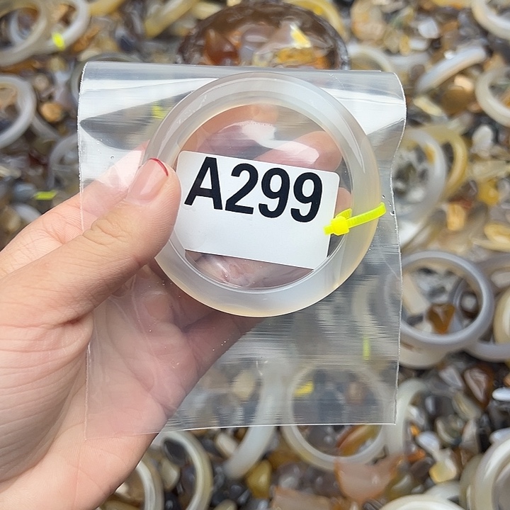 锦***妹玛瑙/玉髓未镶嵌手镯299