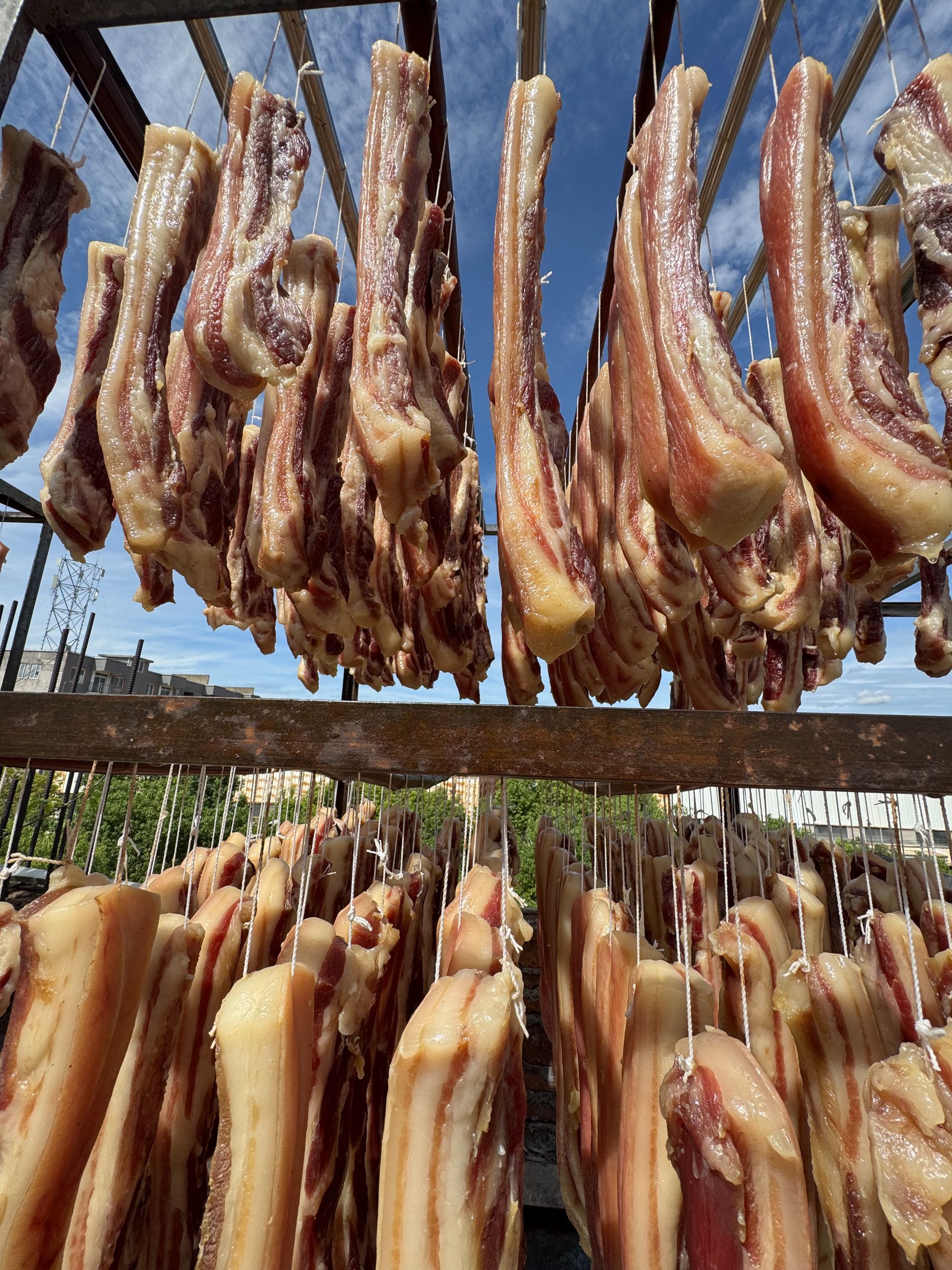 直播现称自然风干咸香腊肉腊肠