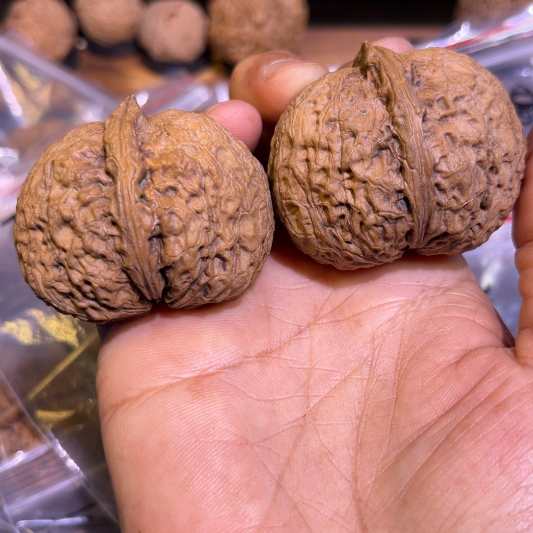 文玩核桃把件红旺云铁10号46mm