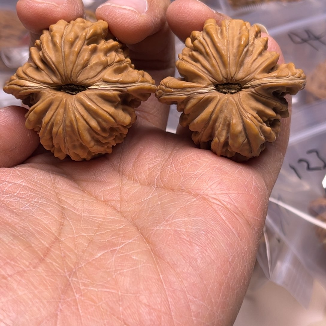 *****文玩核桃吊坠四座楼