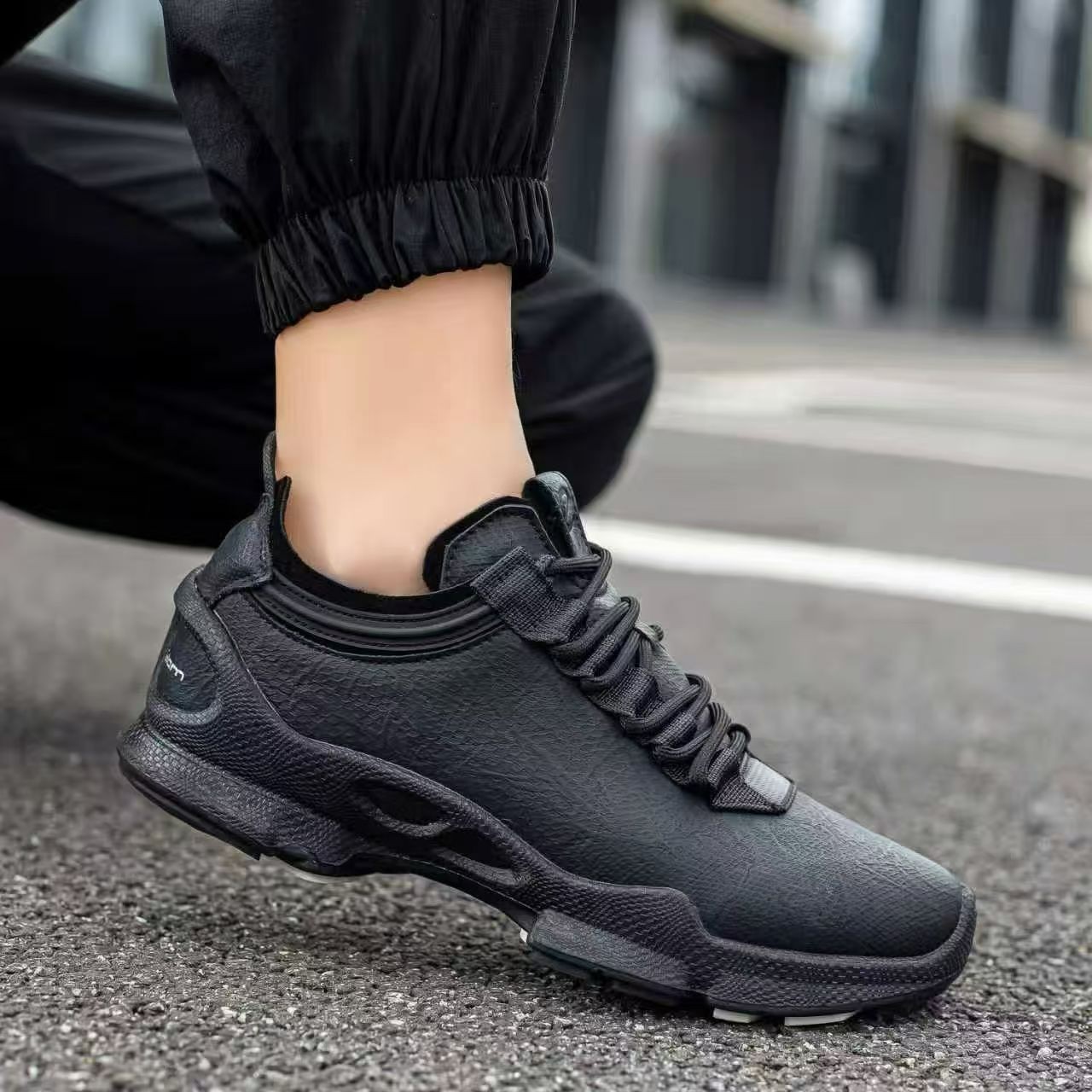 2025受家一体注塑正品男士时尚休闲鞋低帮冬季百搭时尚黑色舒适