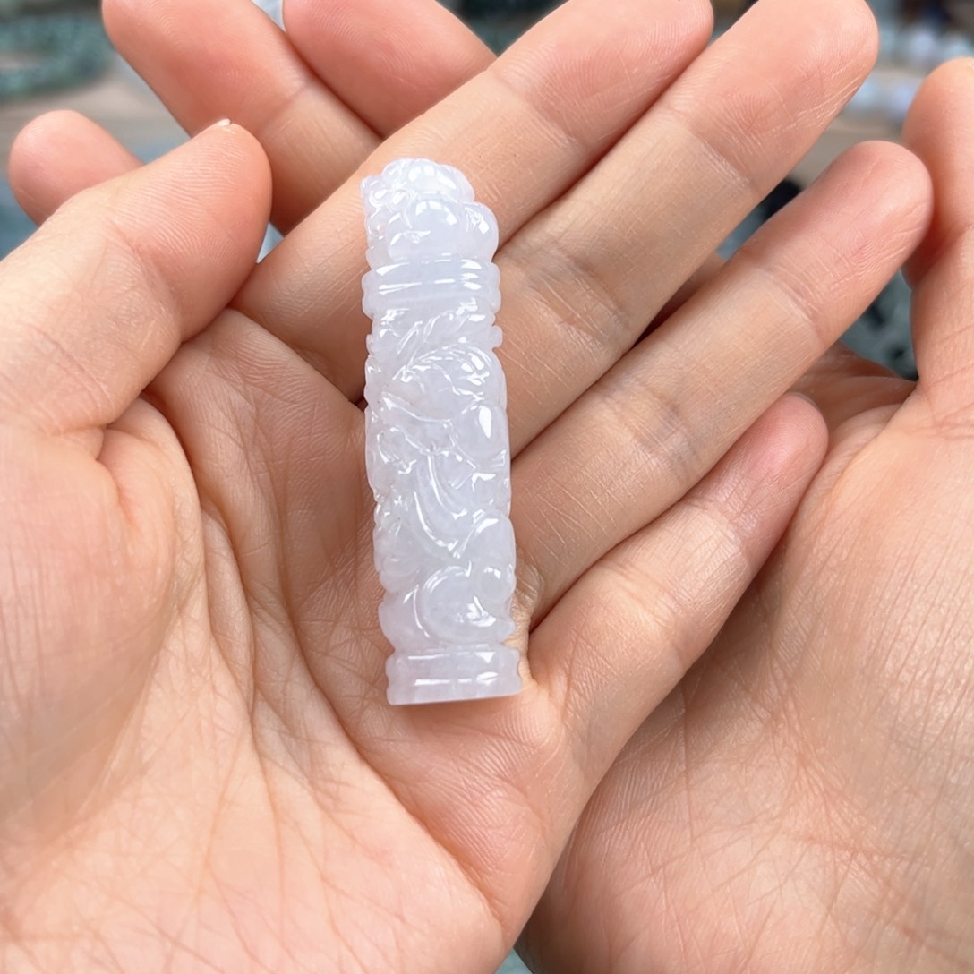 翡翠颈饰未镶嵌龙柱