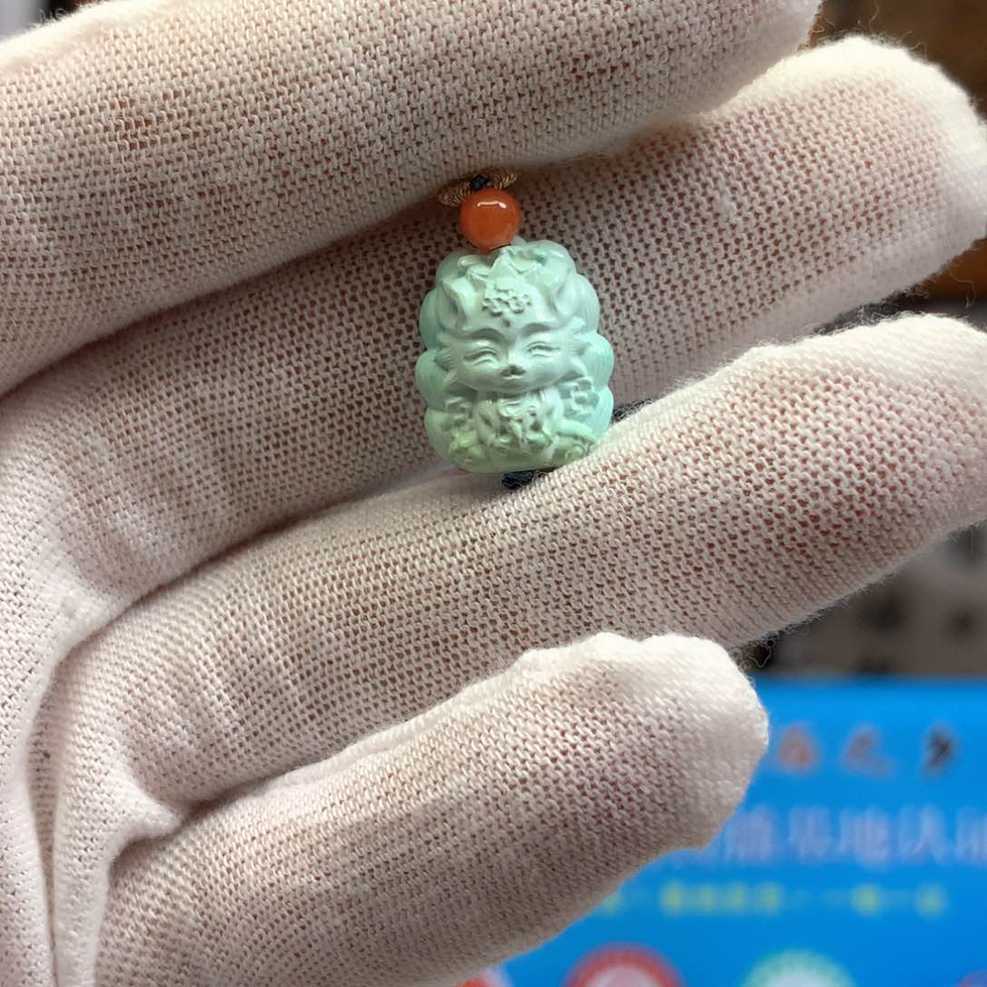 绿松石未镶嵌挂件