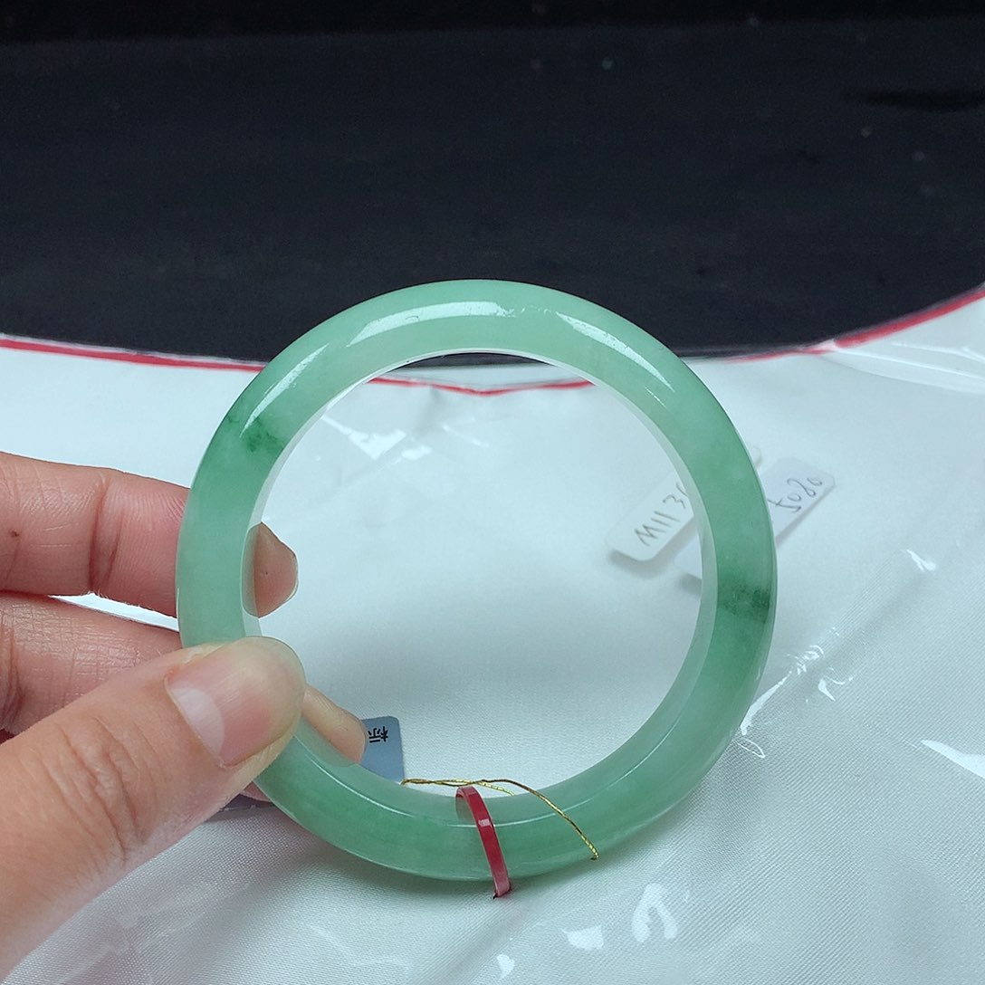 翡翠手镯未镶嵌57圈647