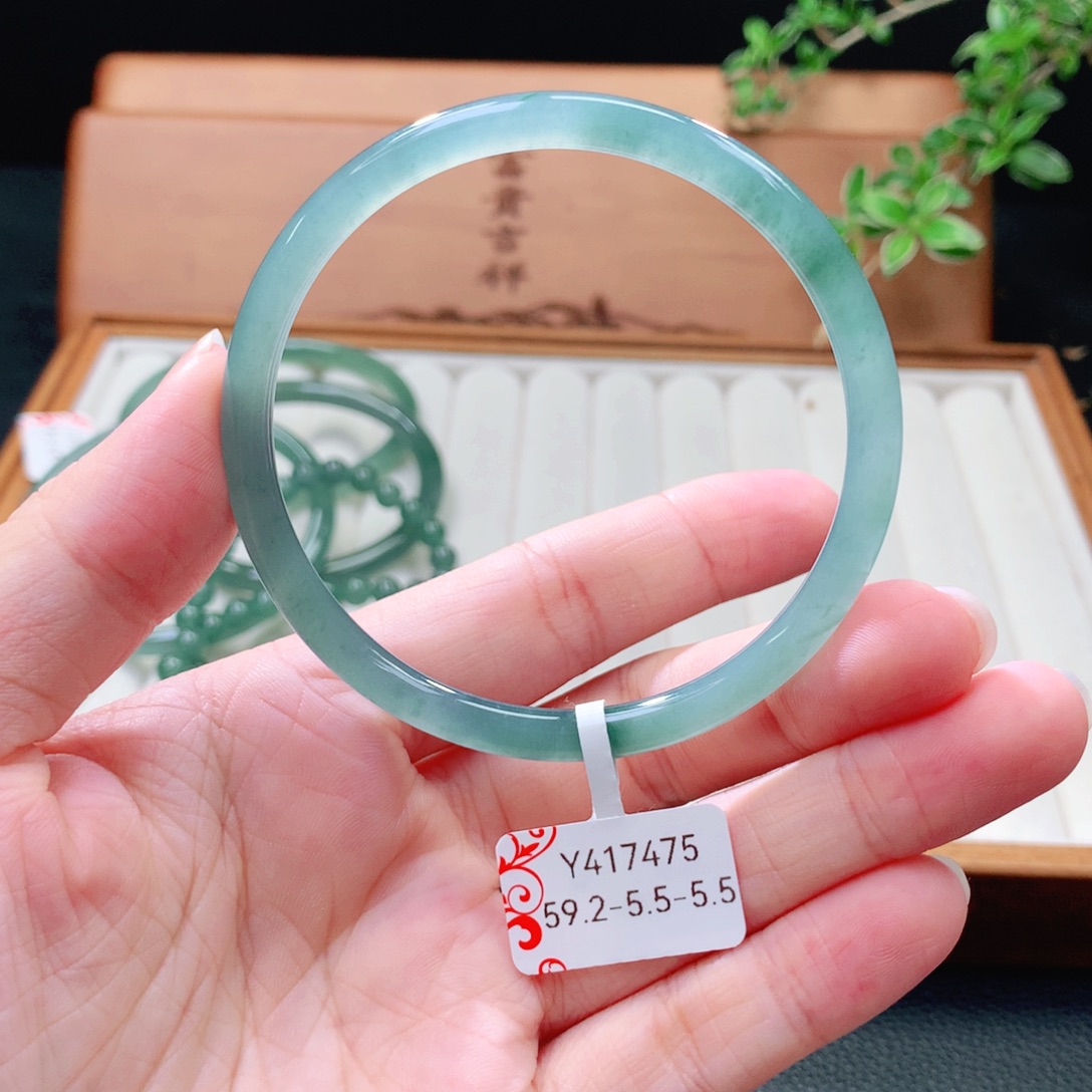 未镶嵌手镯（圆镯）翡翠