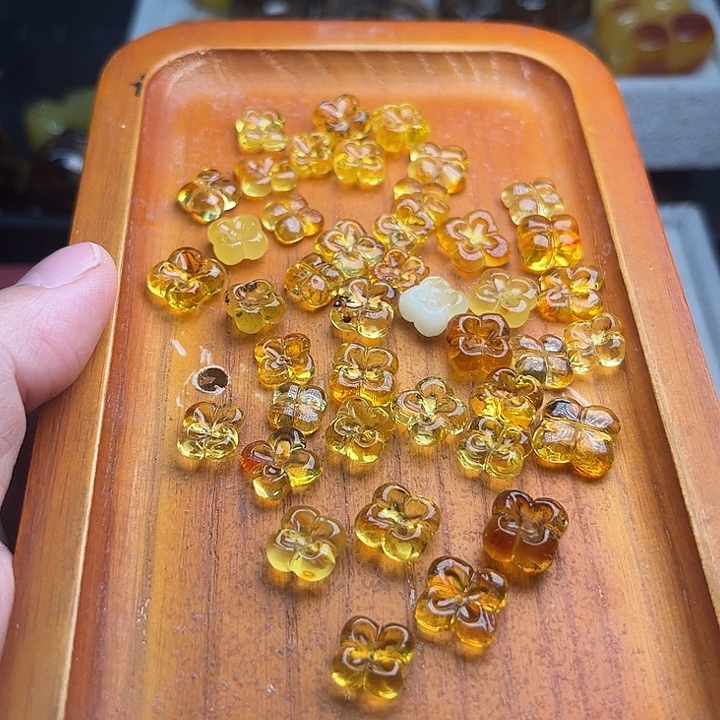 琥珀未镶嵌颈饰花