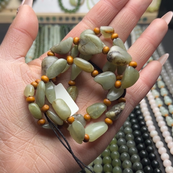 和田玉颈饰未镶嵌