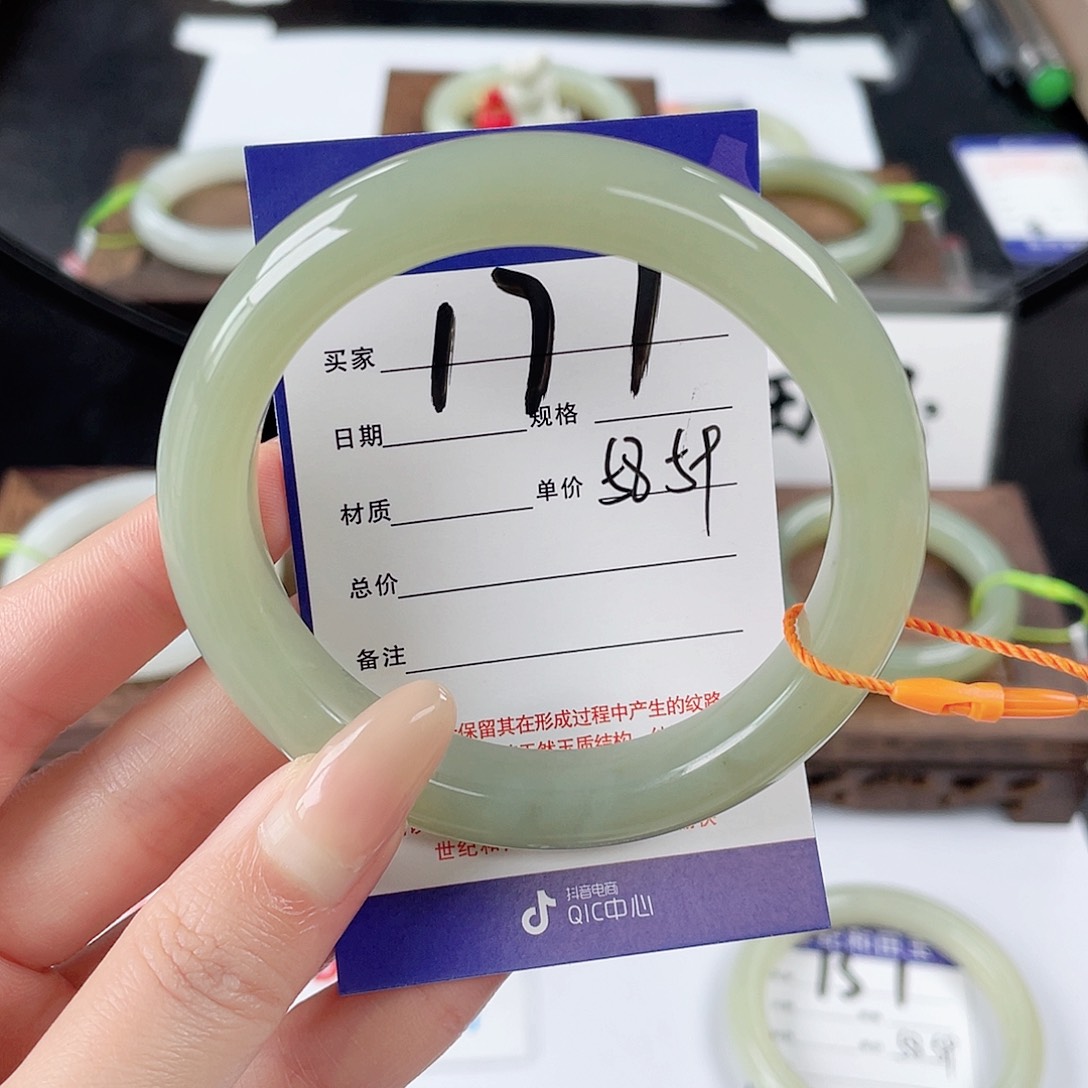 和田玉手镯未镶嵌