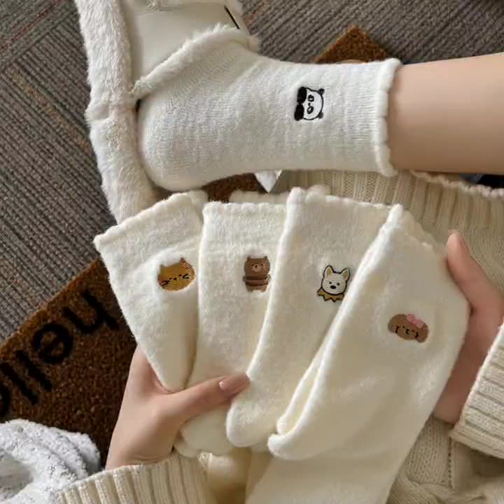 M18子女可爱卡通刺绣中筒袜外穿加厚袜