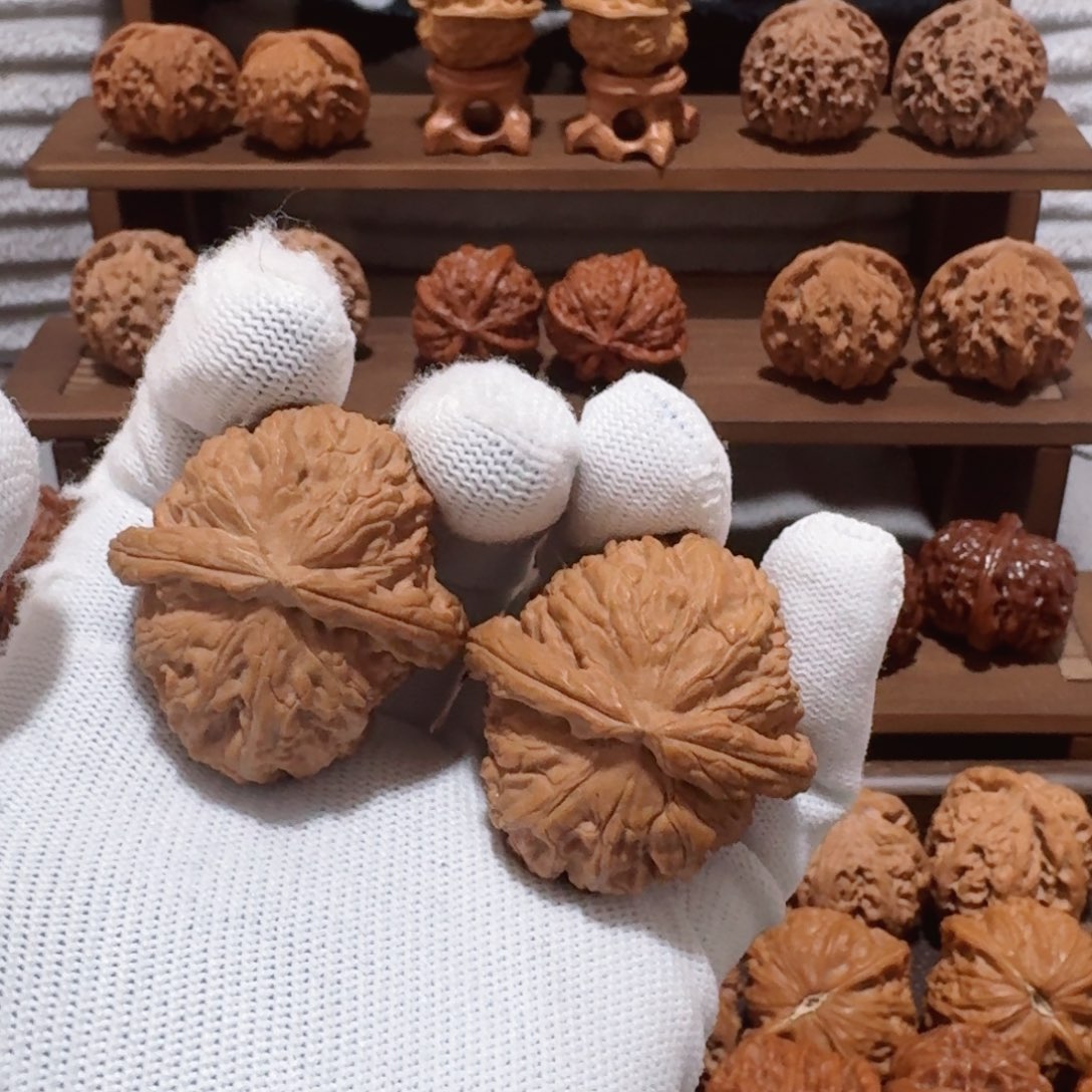 文玩核桃吊坠白狮子核桃