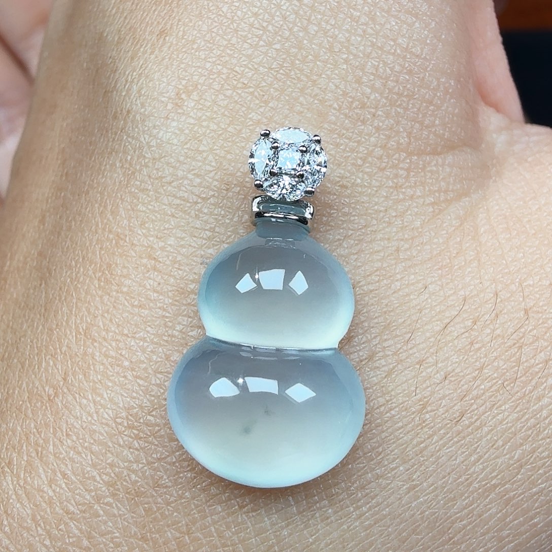 颈饰18K金镶嵌翡翠