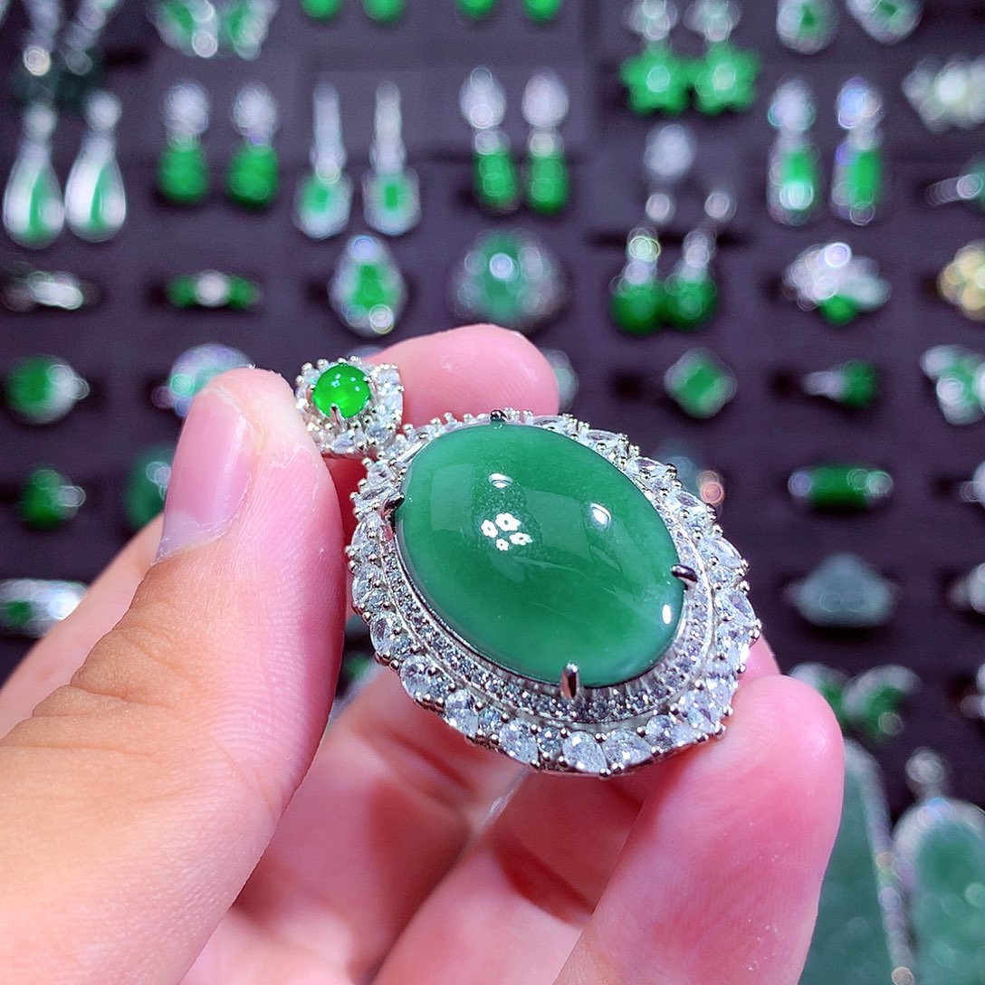 颈饰未镶嵌翡翠天然