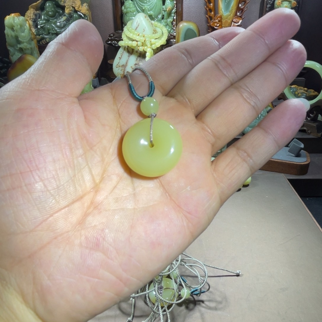 透闪石质玉老玉扣子未镶嵌