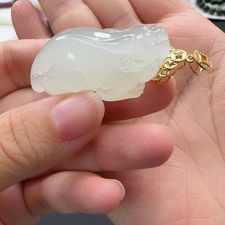 颈饰18K金镶嵌和田玉