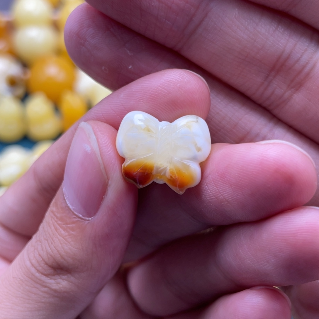 琥珀未镶嵌裸石蜜蜡