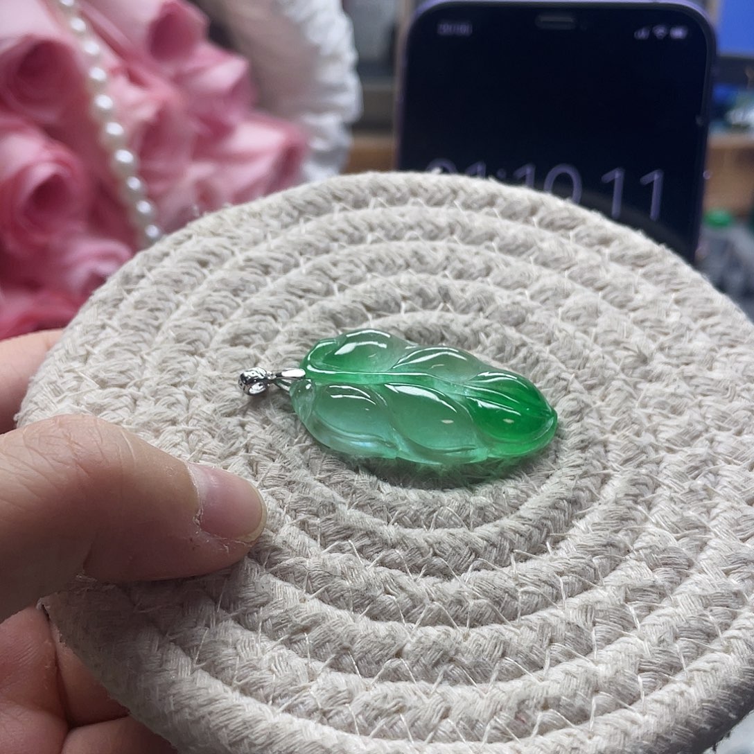 ****）翡翠未镶嵌颈饰翡翠