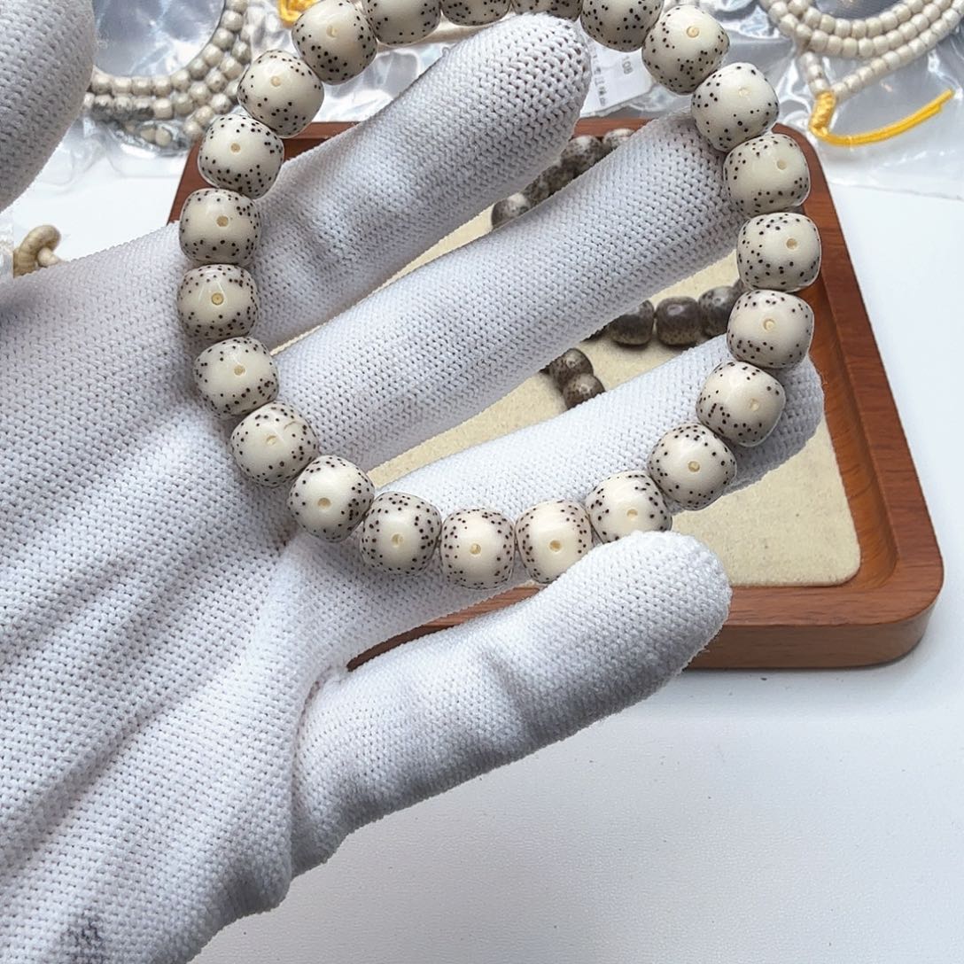 星月菩提吊坠8骨瓷白卡姿兰大眼睛10左右单圈