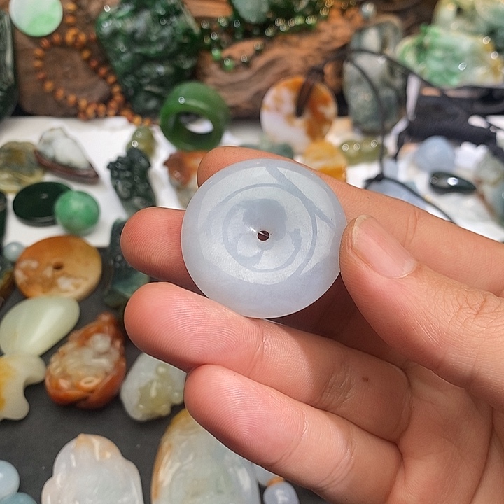 颈饰未镶嵌翡翠吕*菊