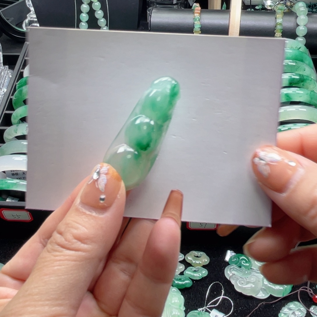 石英质玉（非洲翠）未镶嵌手镯