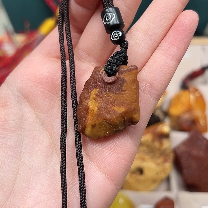 琥珀珠宝奇石未镶嵌