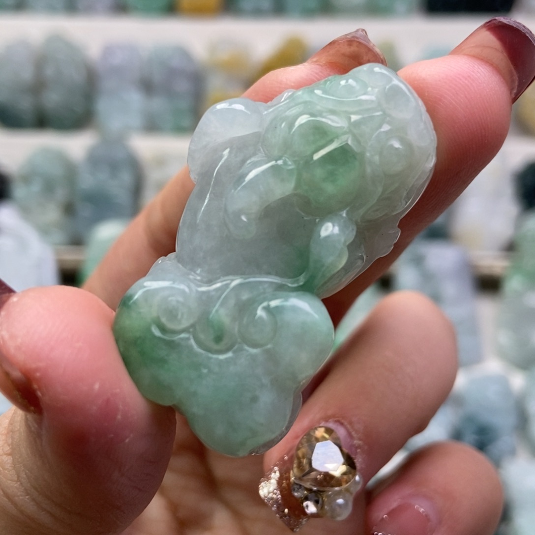 翡翠吊坠(赠链)未镶嵌