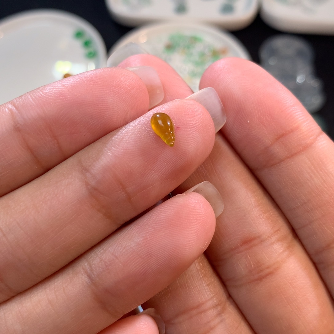 翡翠裸石未镶嵌黄翡海螺