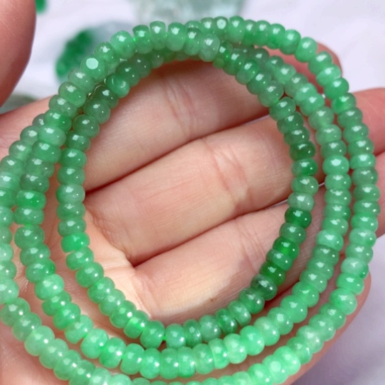 翡翠颈饰未镶嵌项链