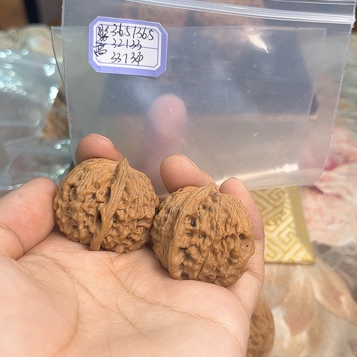 文玩核桃把件非嫁接元宝