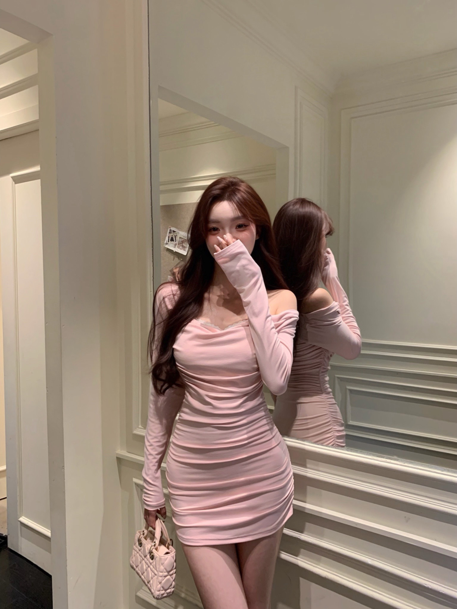 白水女 长袖短裙露肩一字肩斜肩连衣裙收腰褶皱修身B50954129