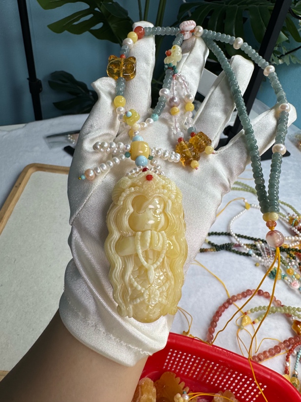 天然蜜蜡白蜡白美人鱼（赠链子）