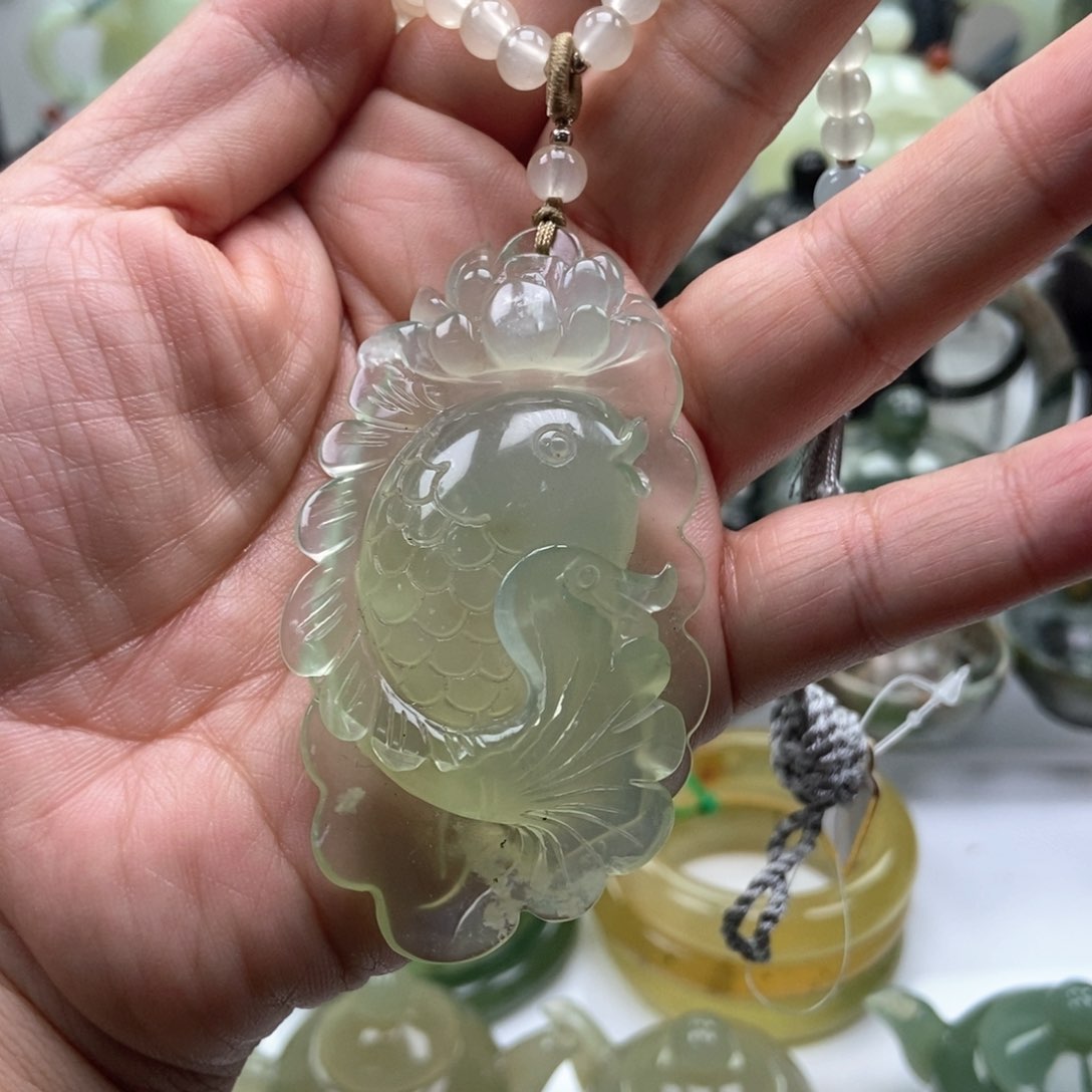 蛇纹石玉挂件未镶嵌