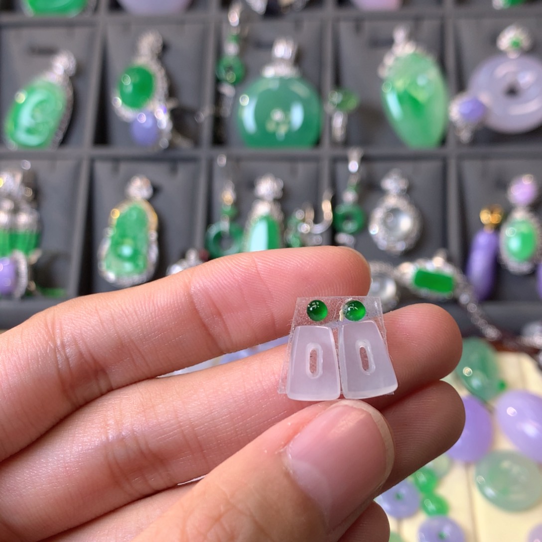 翡翠颈饰未镶嵌裸石