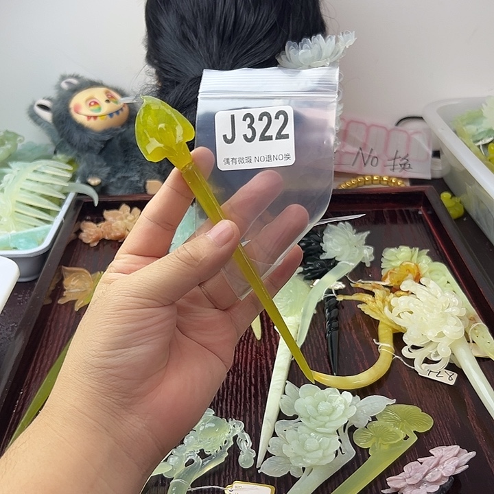 一***福蛇纹石玉合金发饰