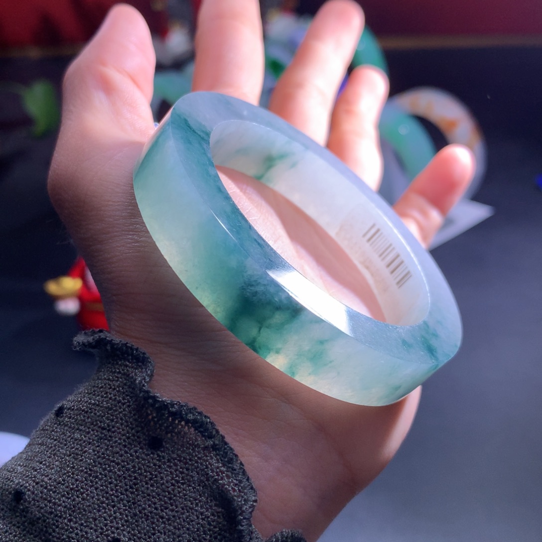 定制翡翠未镶嵌翡翠手镯