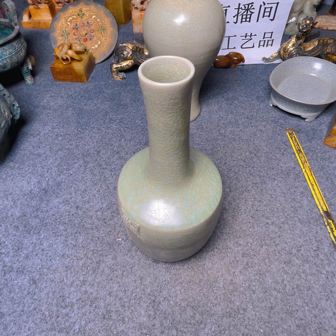摆件坎坎坷坷地过完一生