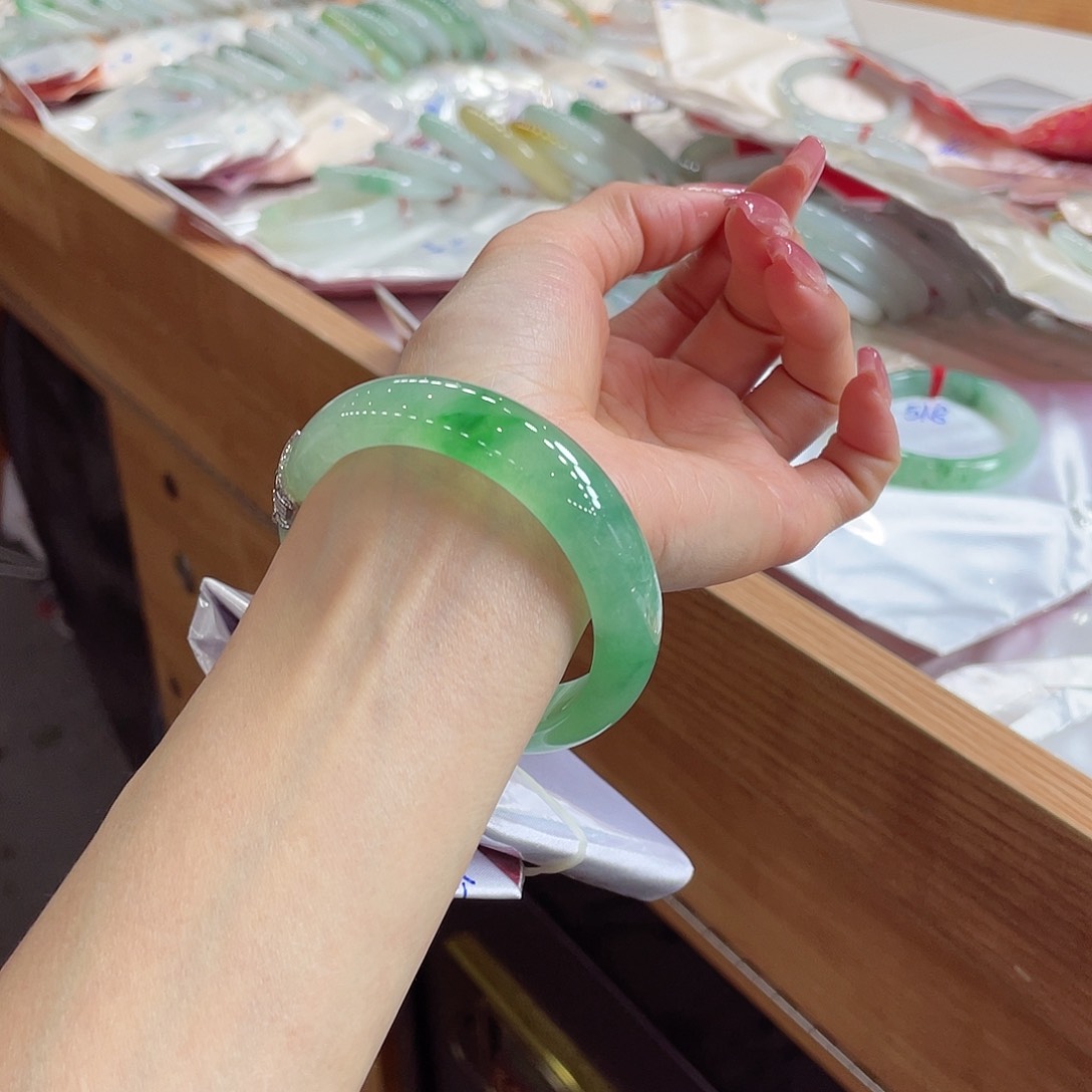 翡翠手镯未镶嵌181 号链接