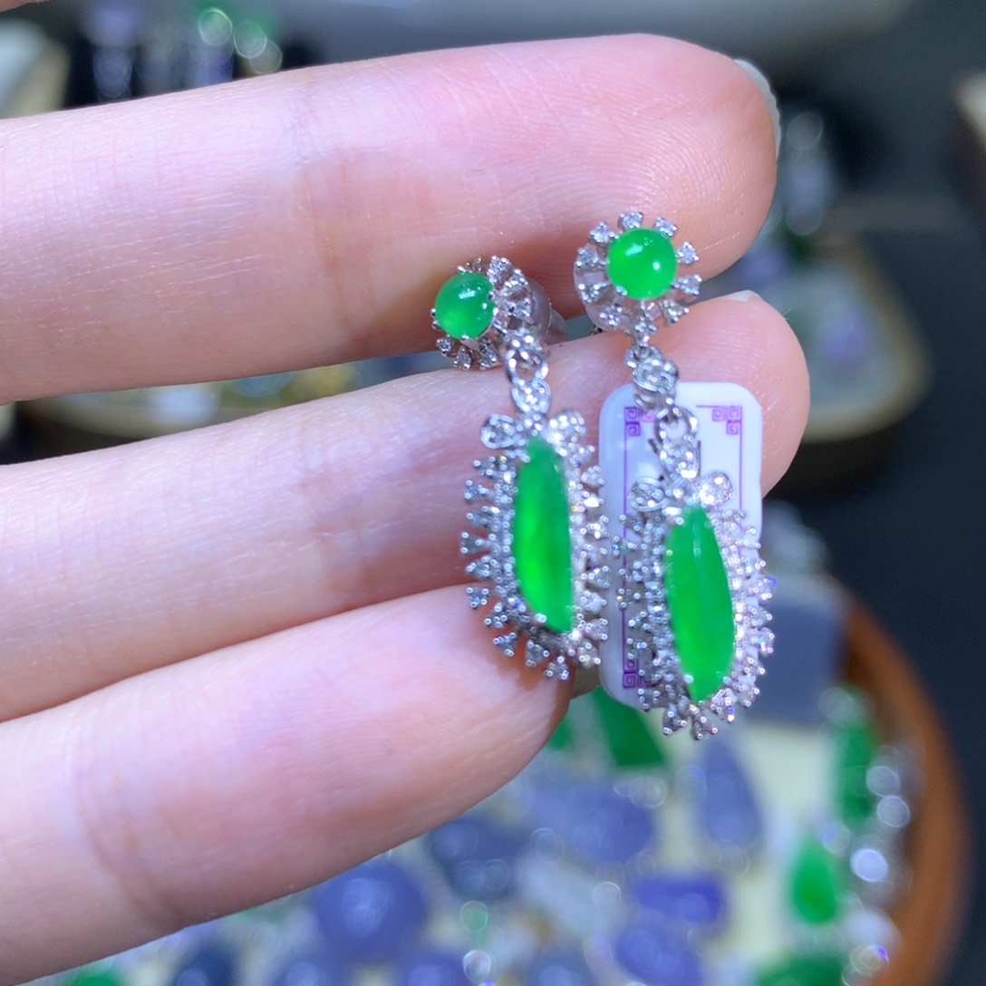 【闪购商品】翡翠颈饰18K金镶嵌翡翠吊坠项链