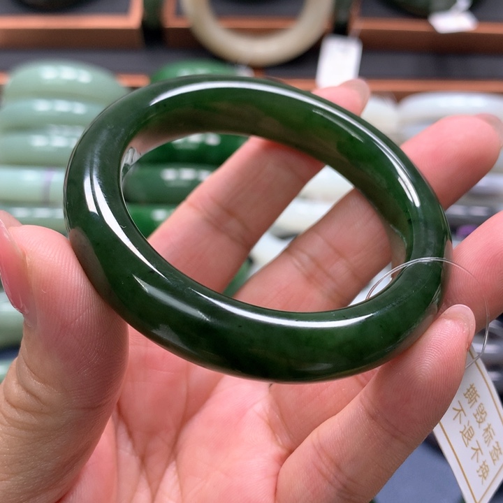 【闪购商品】未镶嵌手镯和田玉（碧玉）12
