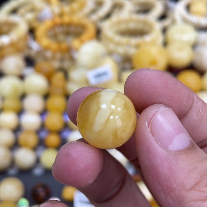 裸石蜜蜡未镶嵌17.2mm瑕疵