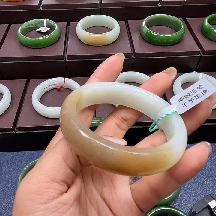 和田玉未镶嵌手镯