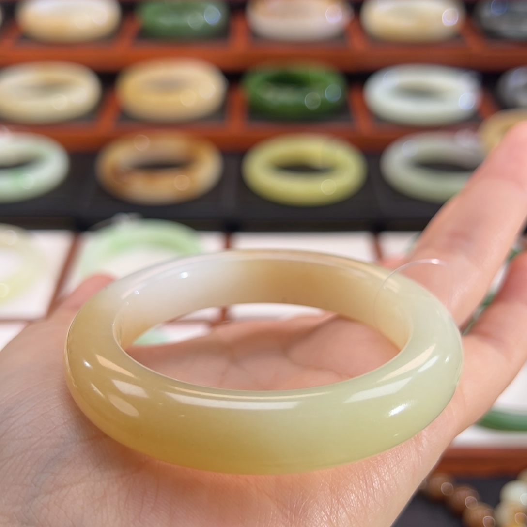 和田玉（黄玉）未镶嵌手镯多彩糖黄白