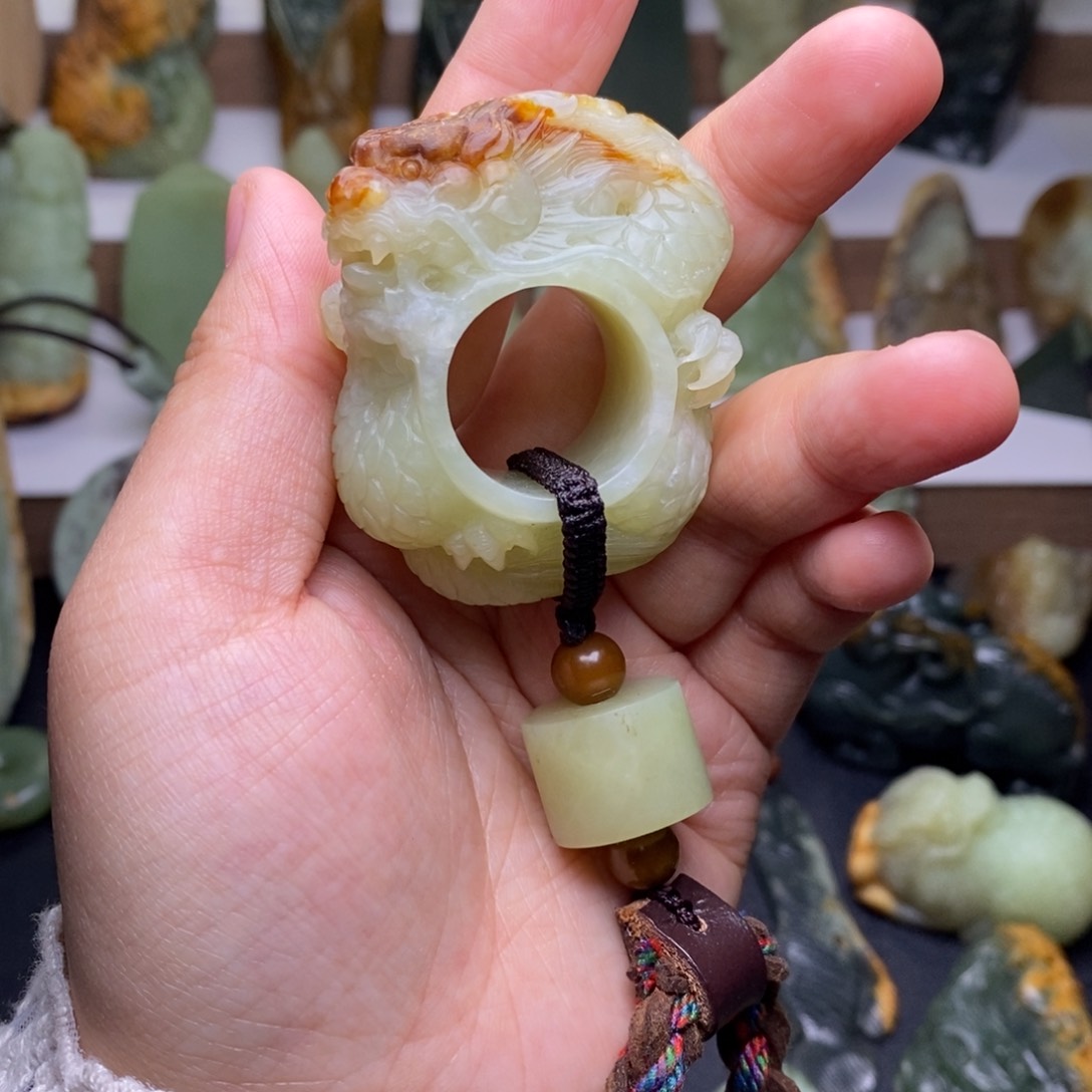 岫岩河磨玉（透闪石质玉）扳指未镶嵌没****下