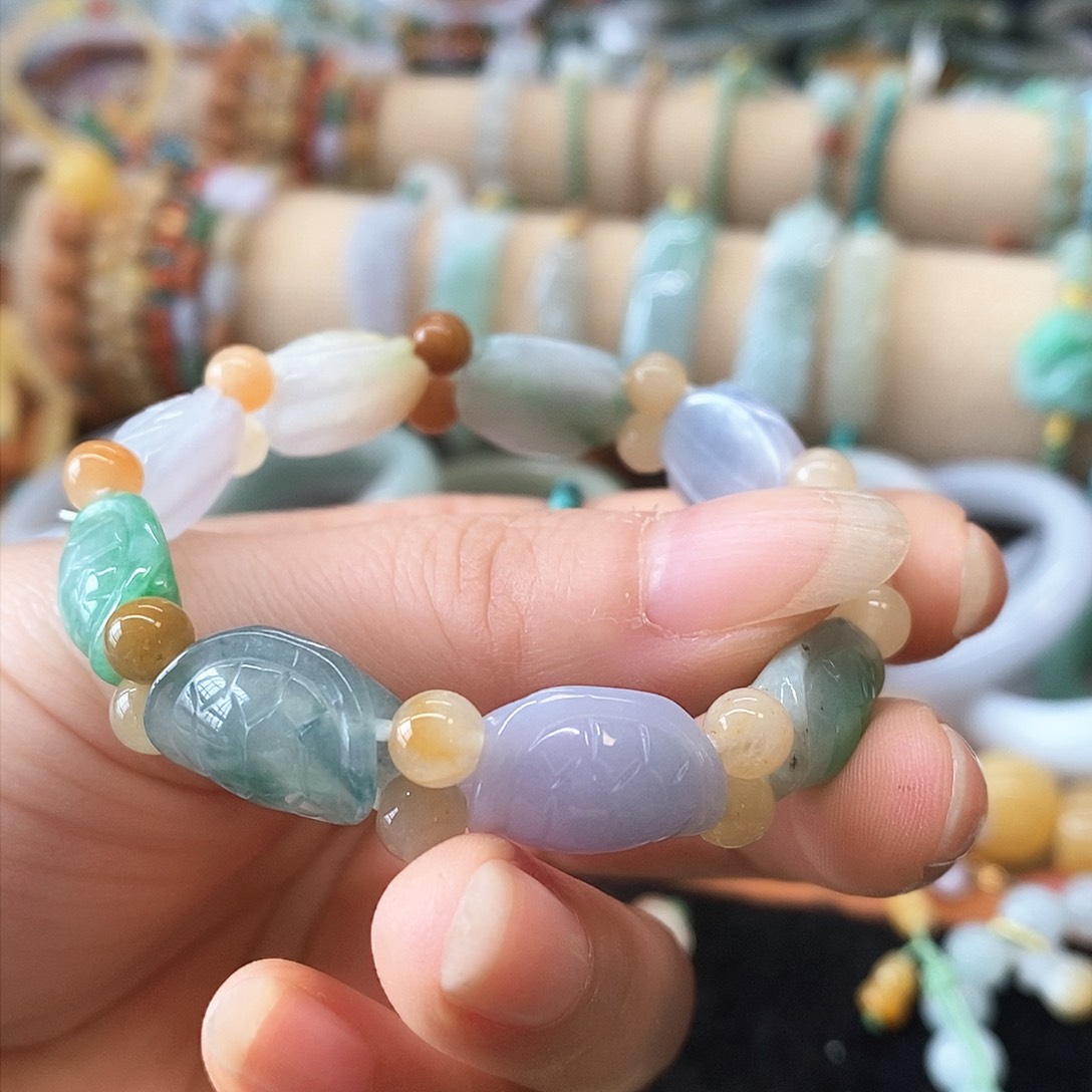 翡翠颈饰未镶嵌翡翠手串